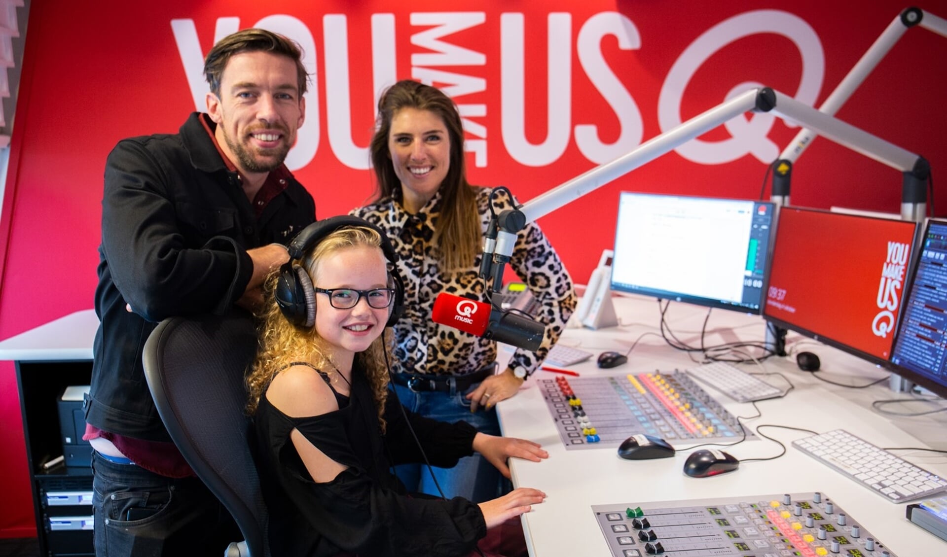 Mattie Valk, Roos van Rosmalen en Marieke Elsinga in de studio van Qmusic.