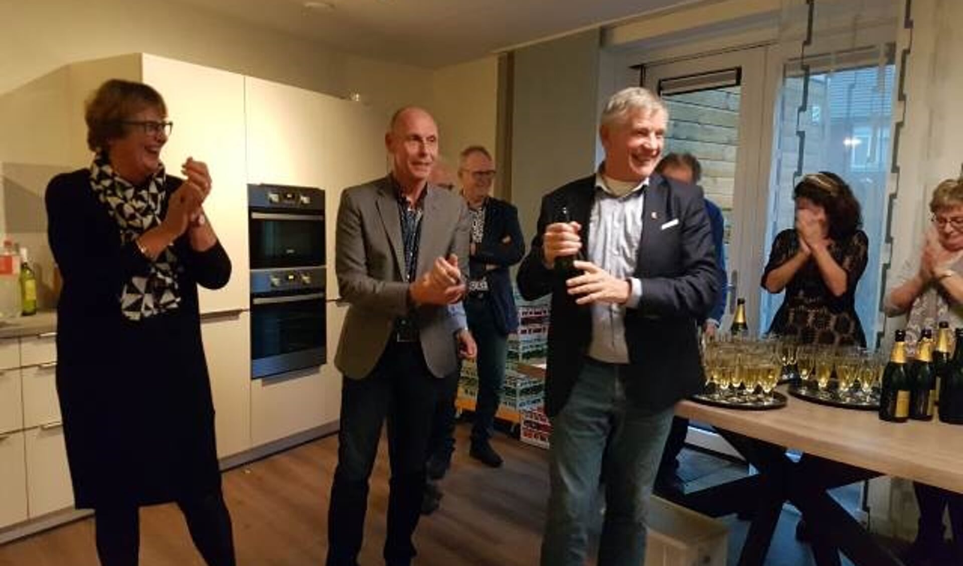 De Huiskamer in Milsbeek werd afgelopen donderdag feestelijk geopend. 