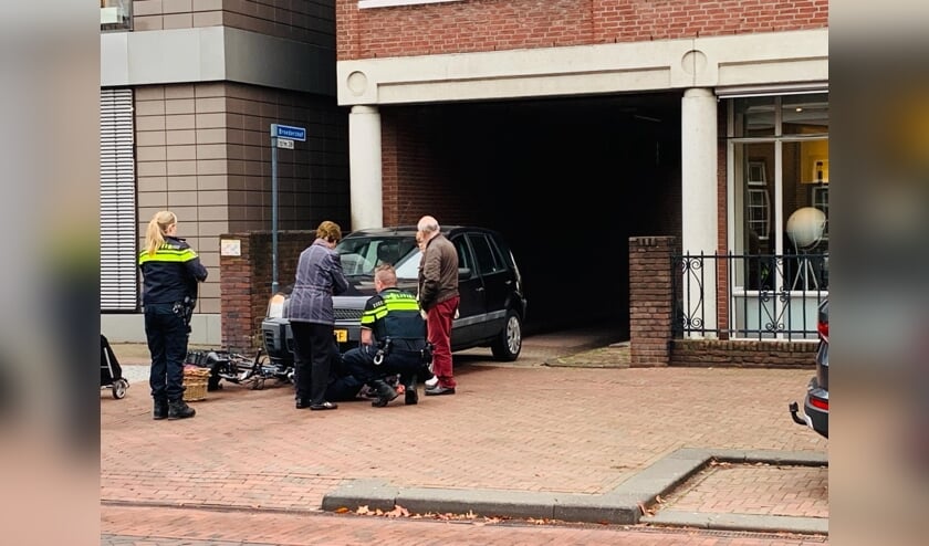 Fietser geschept door auto in Veghel.