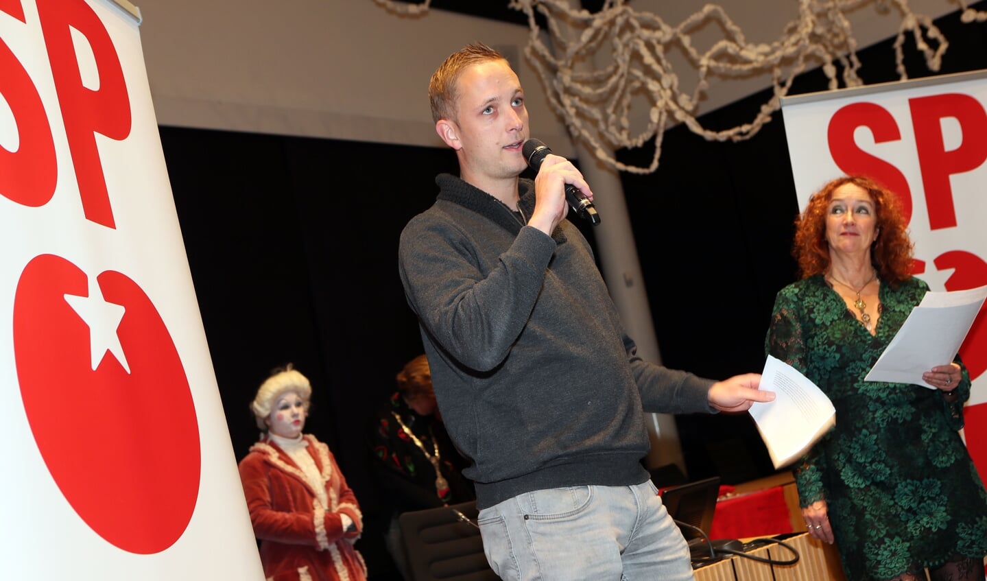 Kinderlintjes uitgereikt in gemeentehuis. (Foto: Hans van der Poel)