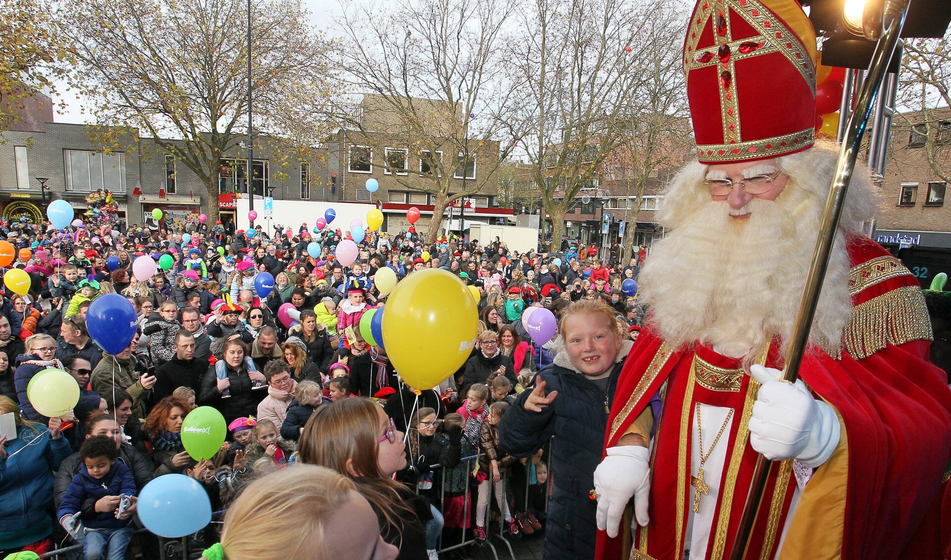 Sinterklaas in het Osse centrum. (Archieffoto: Hans van der Poel)
