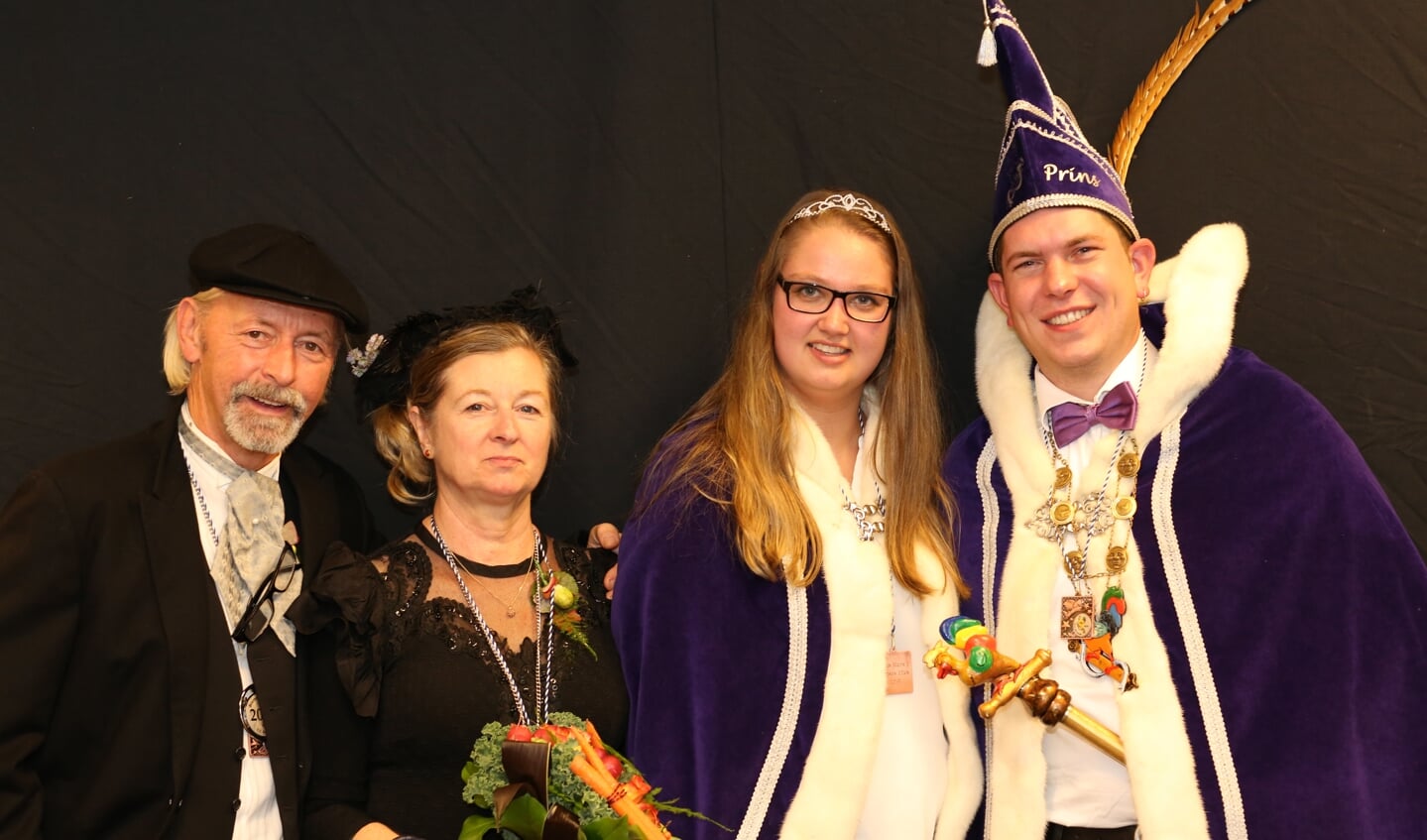 Prins Mark d'n Urste en prinses Elles zwaaien dit jaar de scepter in ’t Hanenrijk. 