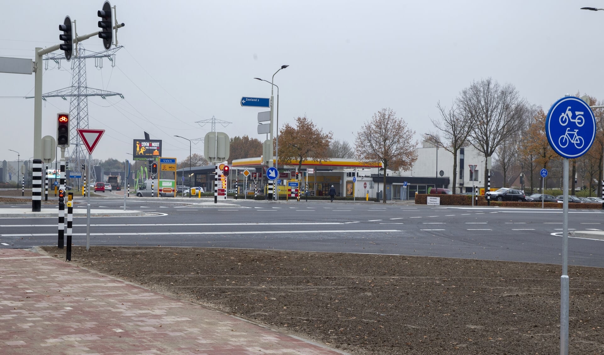 De Rondweg, vanaf deze kruising Industrielaan tot aan de kruising Ben van Dijk is zaterdag afgesloten