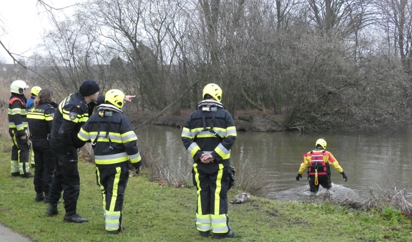 De brandweer in de Inlaat. (Foto: Thomas)