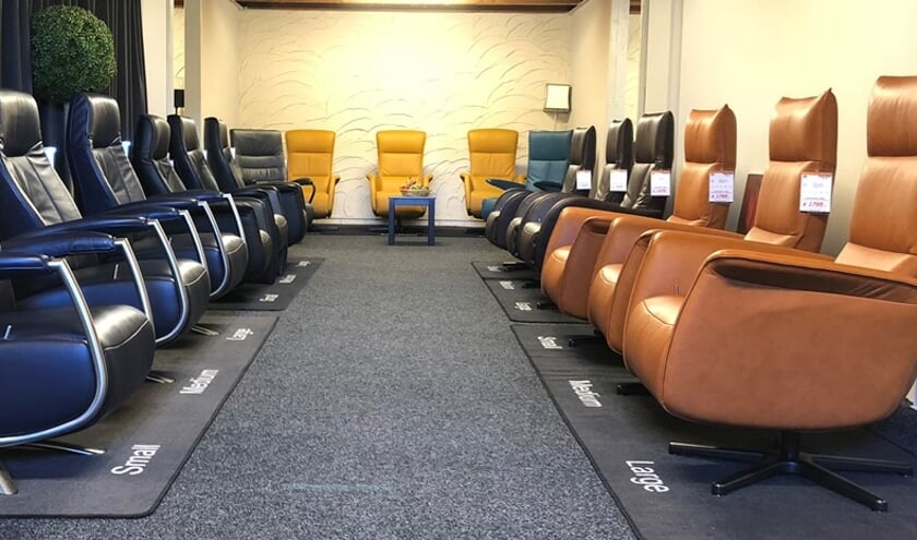 Teun Arts heeft een gevarieerde collectie relaxfauteuils. (tekst: Jos Gröniger)