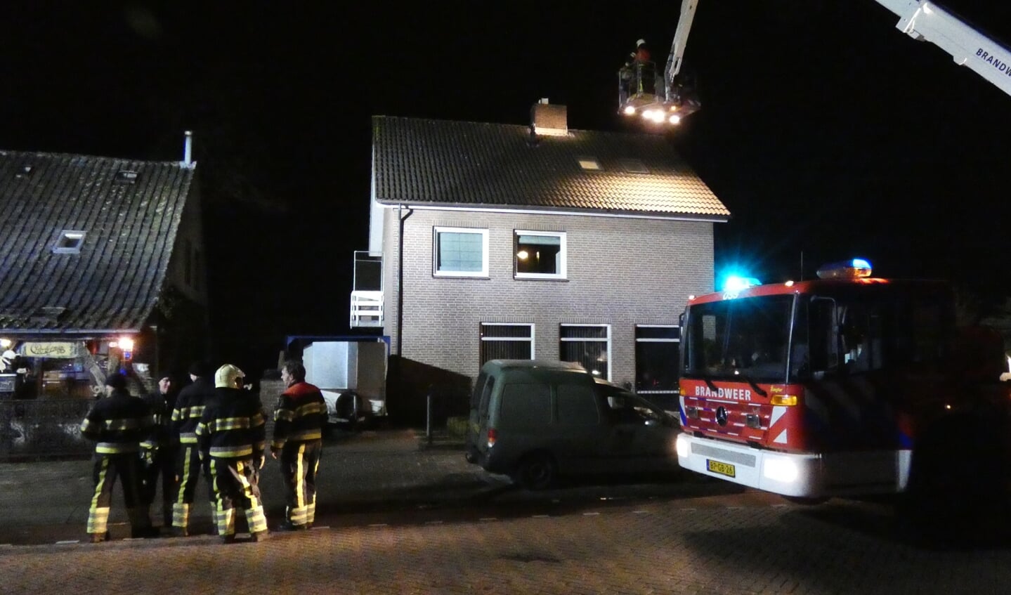 Schoorsteenbrand in Berghemseweg. (Foto: Thomas)
