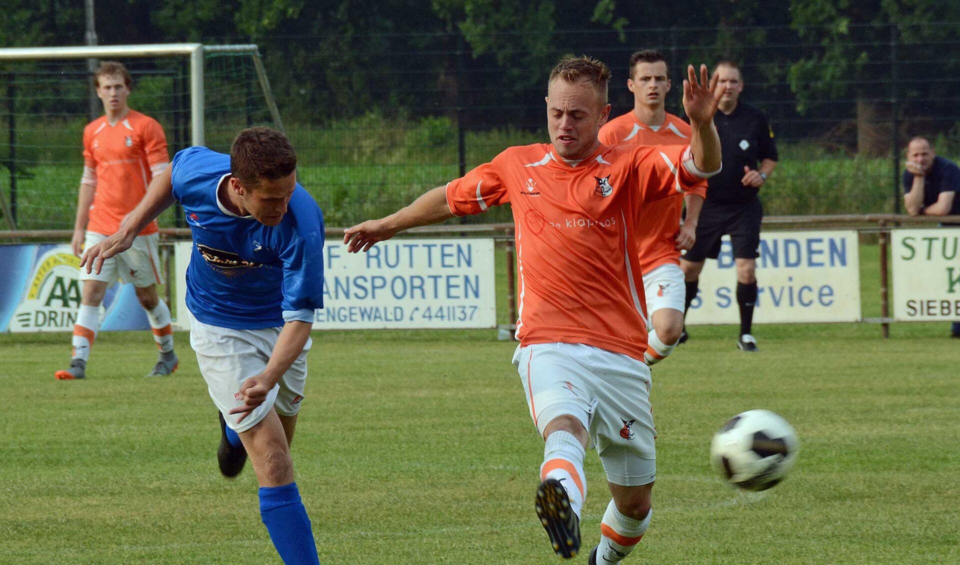 Stormvogels'28 heeft het contract van hoofdtrainer Jeroen Tax verlengd.