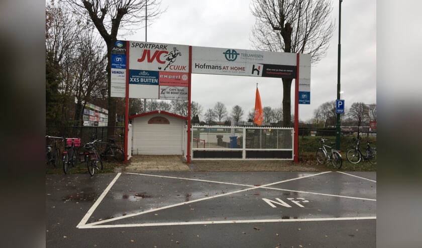 <p>De ingang van sportpark De Groenendijkse Kampen van JVC Cuijk.</p>