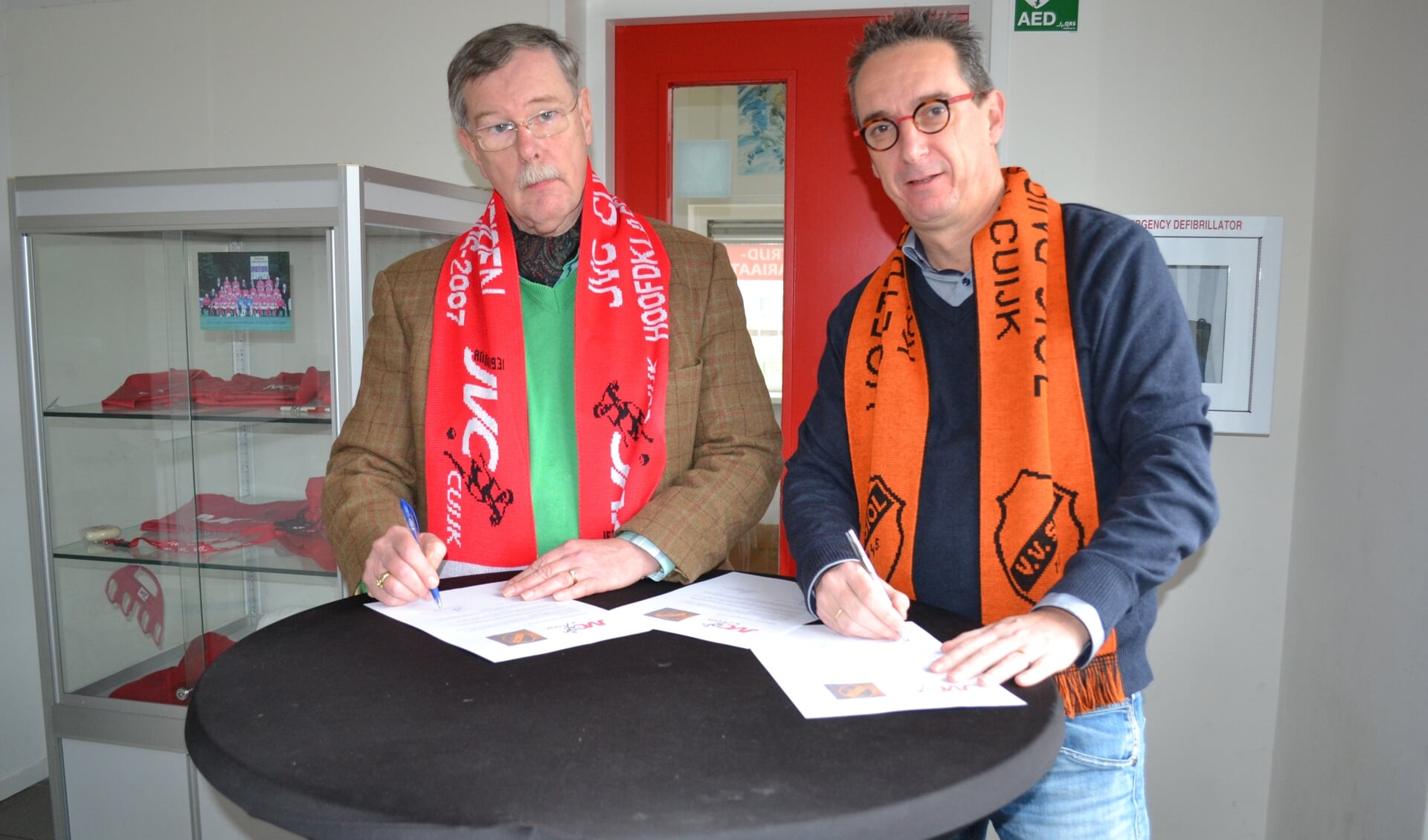 De voorzitters Ton van Elk de Freese (JVC Cuijk) en Rob Hoffmann (SIOL). 