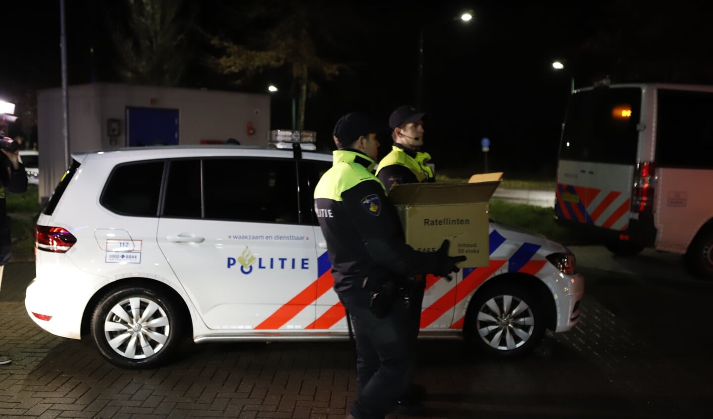 De politie heeft een doos met vuurwerk in beslag genomen