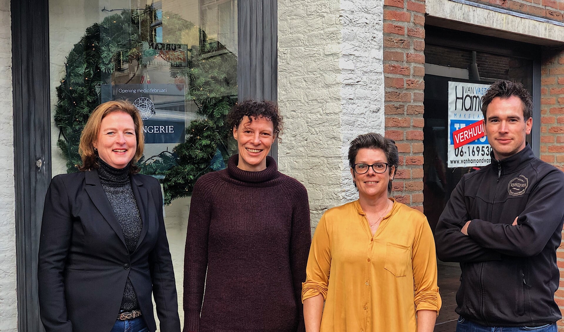 Janine Heethuis (Jes Lingerie), Simone Marinus (Siepie's Edelstenen & Mineralen), Miranda Paling (De Zaak) en Geert vd Hagen (Bakkerij Verhoeven).