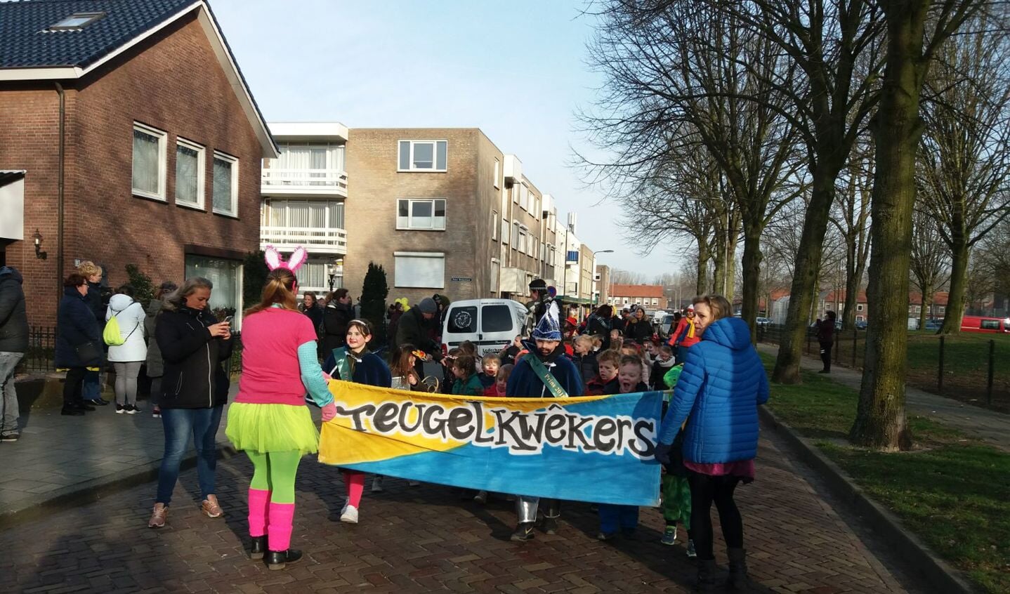 Carnavalsoptocht basisschool De Teugelaar.