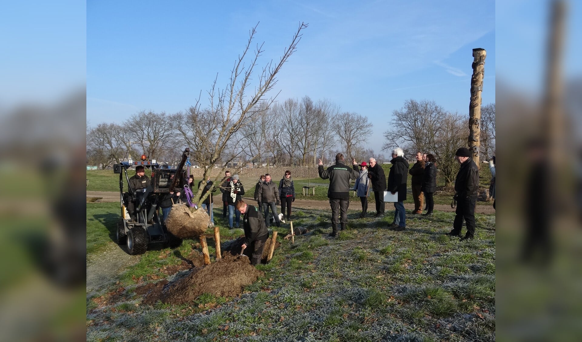 Herinneringsbomen de grond in op Arboretum in Geffen. (Foto's: Ineke Voskamp