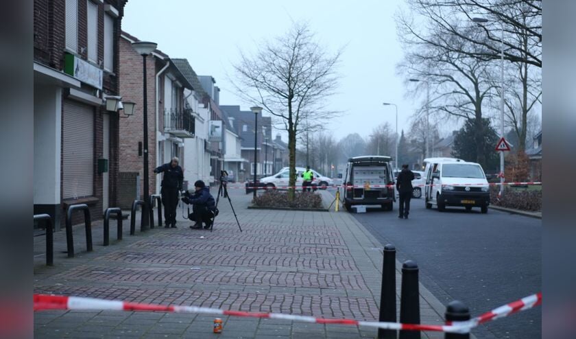 Pand coffeeshop in Oss beschoten; niemand gewond geraakt. (Foto: Maickel Keijzers / Hendriks Multimedia)