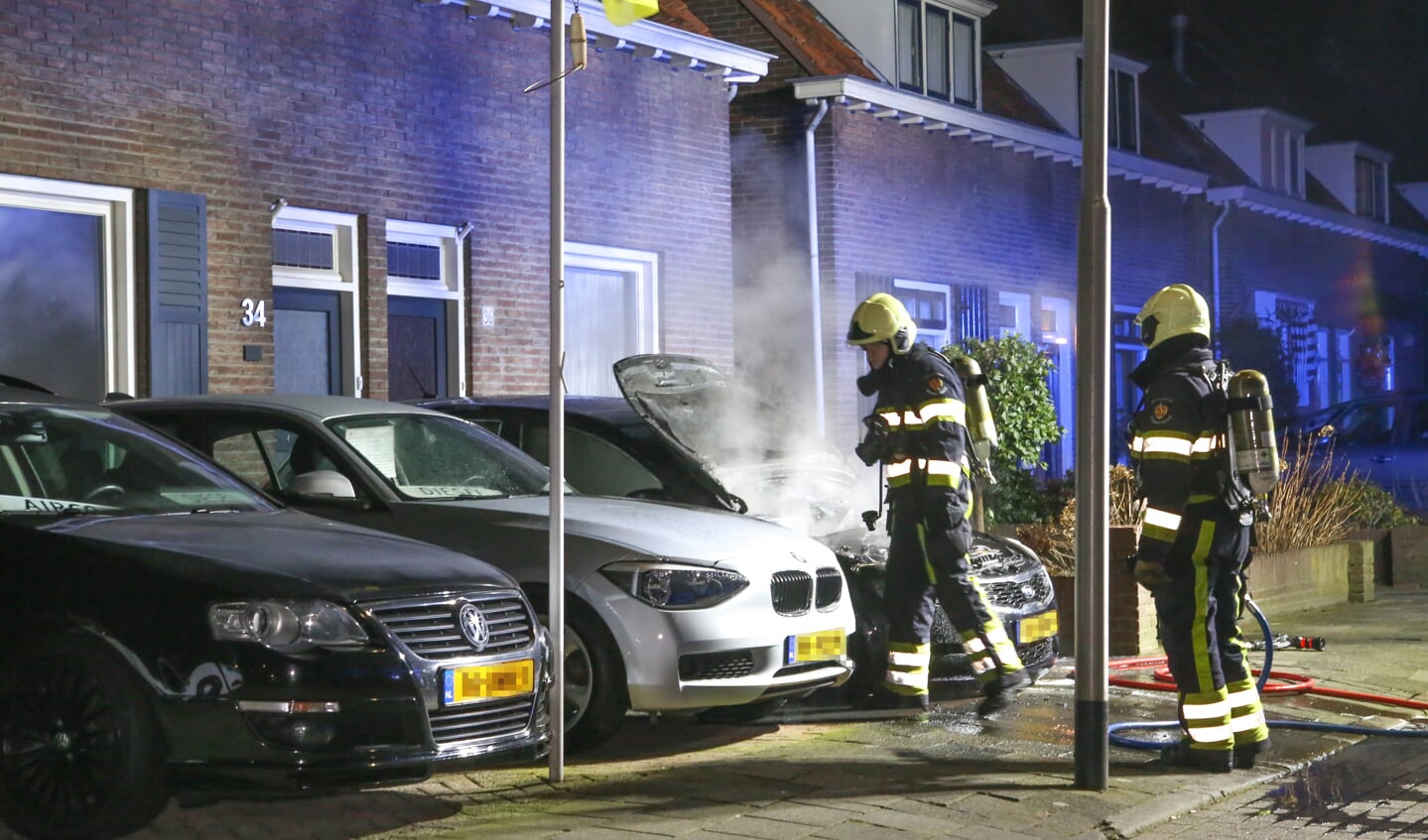 De auto raakte flink beschadigt ( Foto's : Maickel Keijzers/ Hendriks Multimedia )