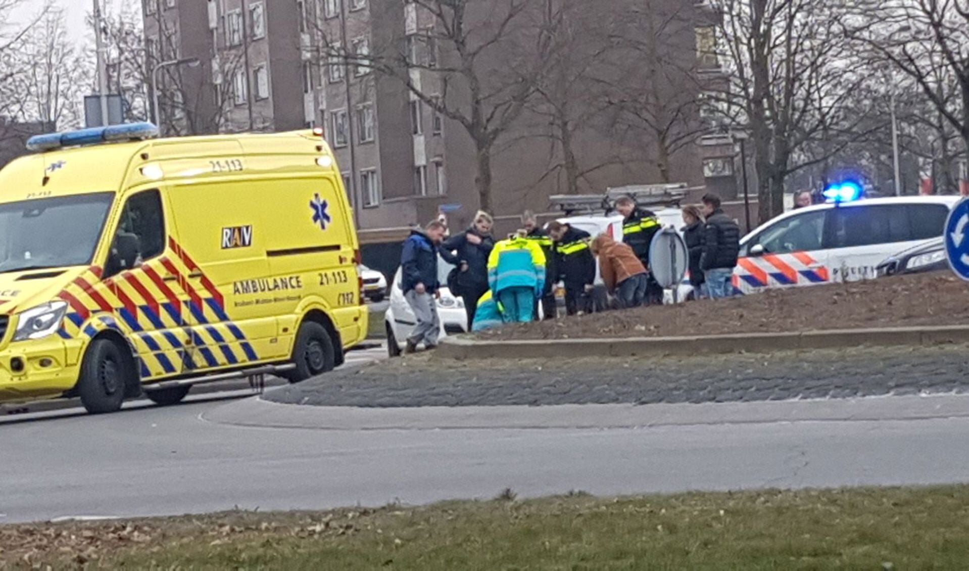 Fietser raakt gewond bij ongeval op Osse rotonde.