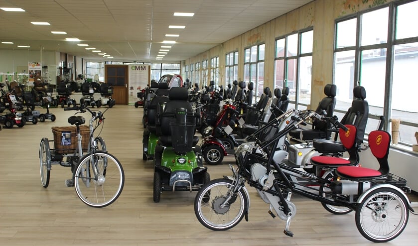 De ruime showroom van EM&M Zorg- en Revalidatie.