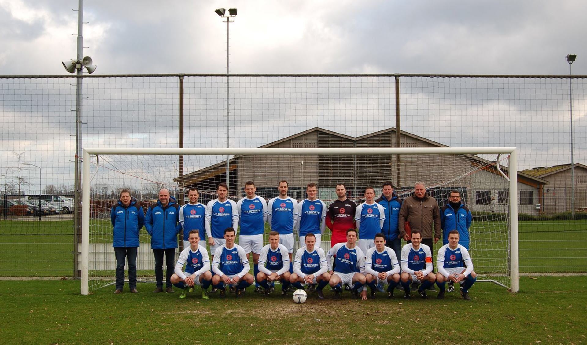 Het eerste elftal van SDDL.