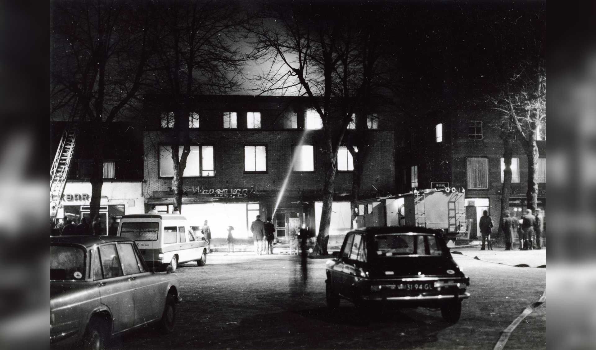 Brand bij het Wapen van Uden in 1976. (foto: Stichting Het Uden-archief van Bressers)