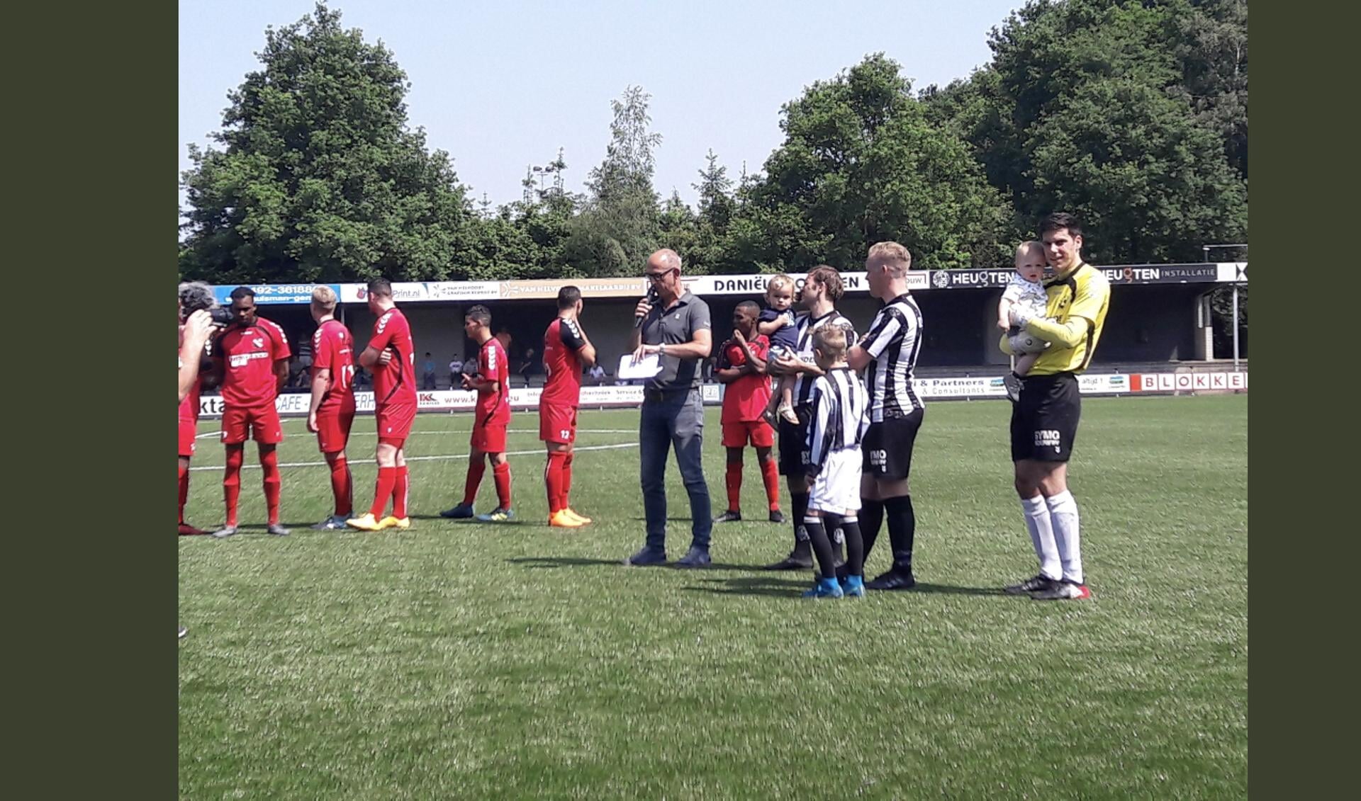 Voorzitter Carlo Hazenveld met Bart van Berlo, Ronny van den Elzen en Sven van Ommeren