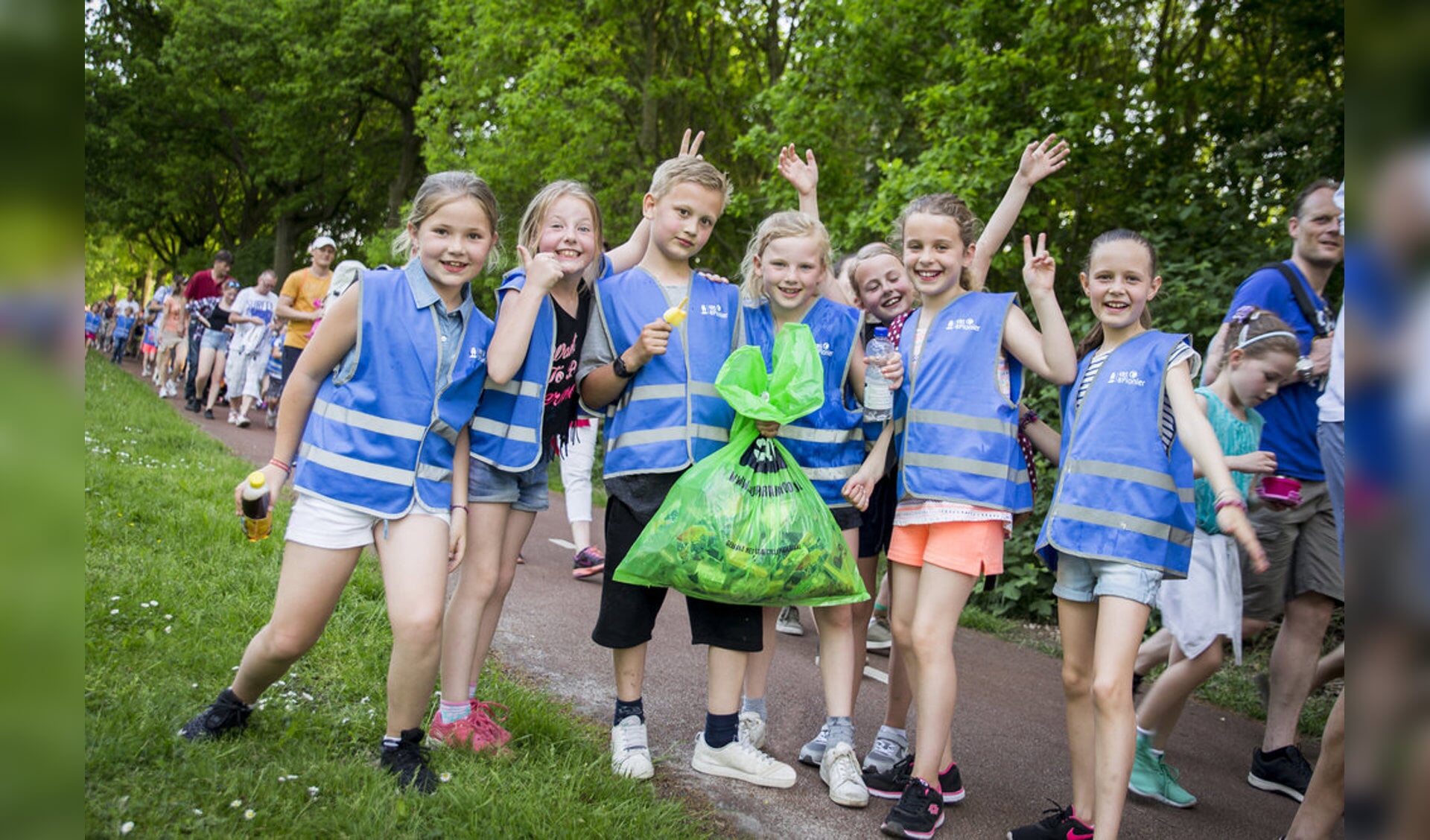 In Uden doen heel veel kinderen mee aan het schoonmaakfeestje