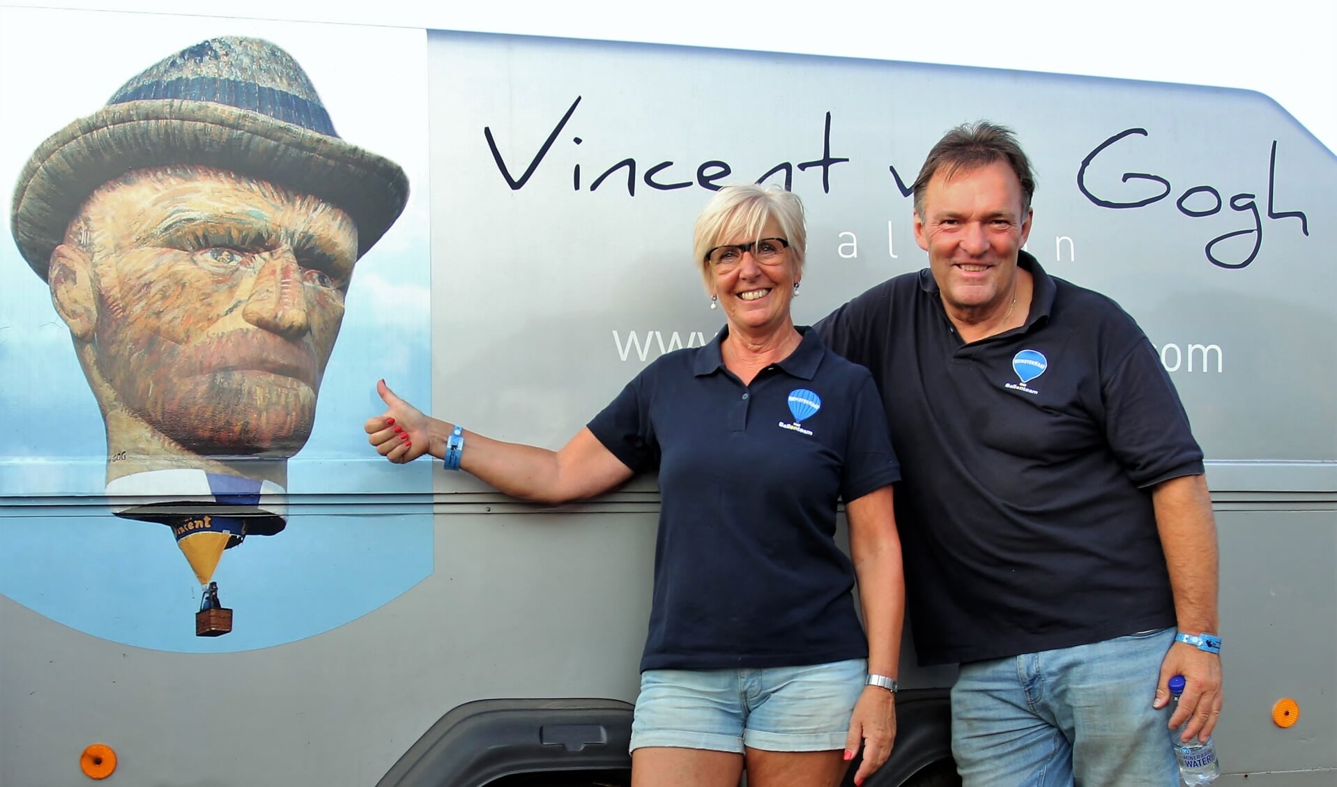 Pascal en Mirjam Noor met special ballon Vincent van Gogh die vaart op 10 en 11 augustus vanuit Grave. Tekst en foto: Annelies Graafsma.