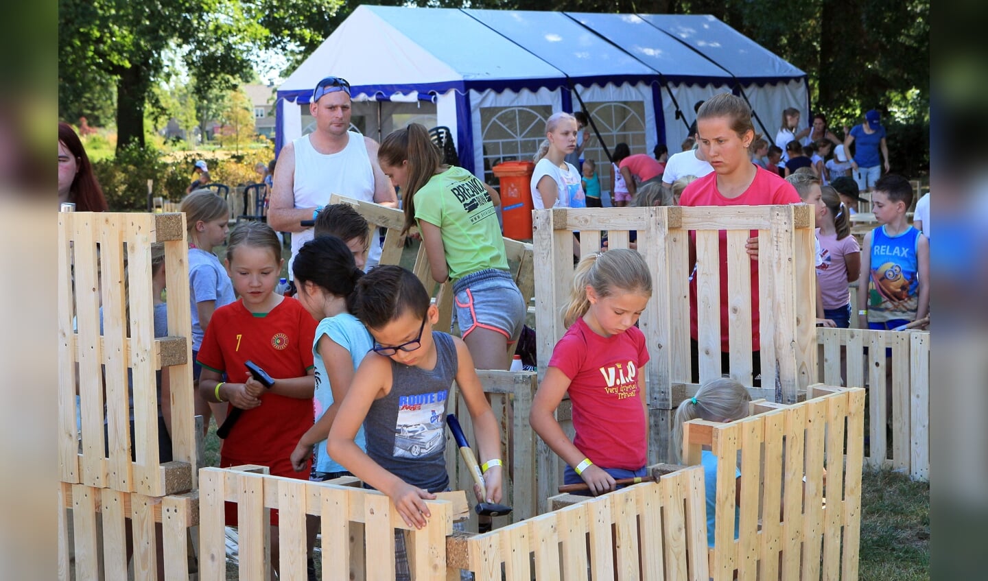 Spelen, bouwen en knutselen tijdens KAKO Kindervakantieweek. (Foto: Hans van der Poel)