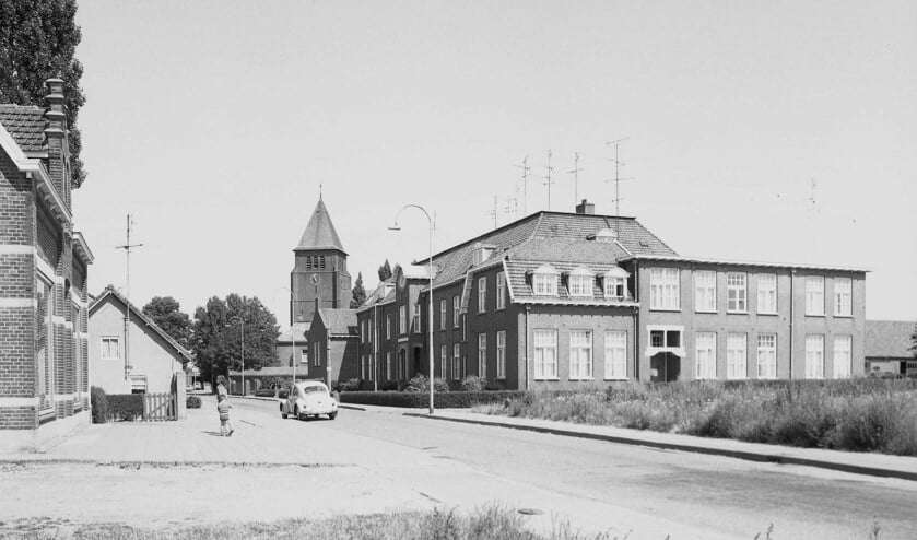 De Heemkundekring bestudeert de geschiedenis van de gemeente Uden. Dit is een oude foto van kerkdorp Volkel  