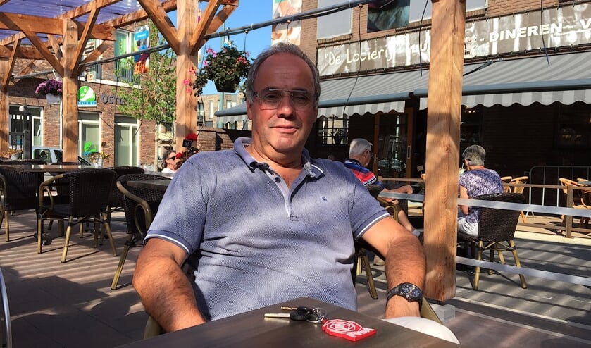 Rob Poel (PvdA) voert de oppositie aan in de Cuijkse gemeenteraad. 'Bij sommige beleidsstukken heb ik als voordeel dat ik de dossiers nog ken van mijn tijd als wethouder.' (foto: Martijn Schwillens)