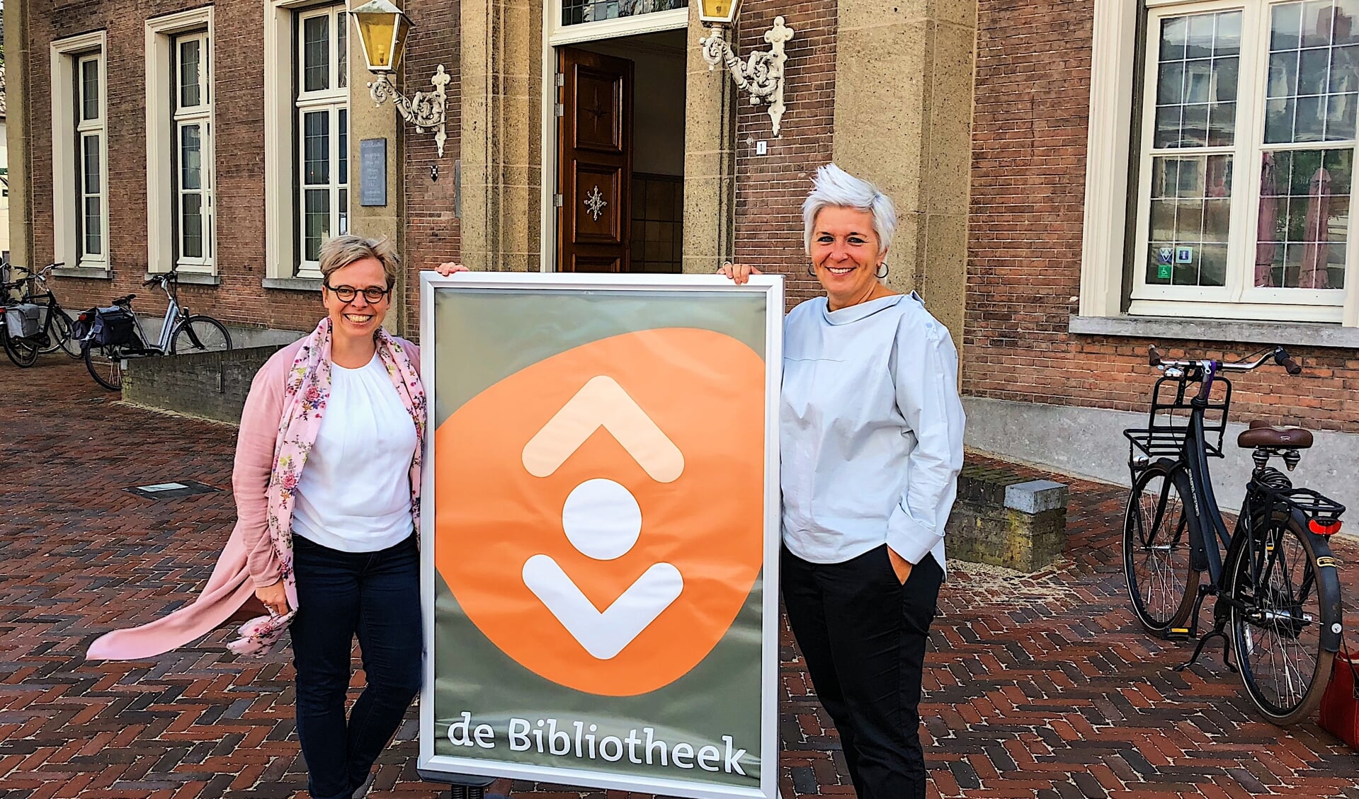Eshter de Bie (ONS Welzijn) en Natasja de Groot (Bibliotheek Meierijstad) leggen uit waarom dit initiatief zo belangrijk is.