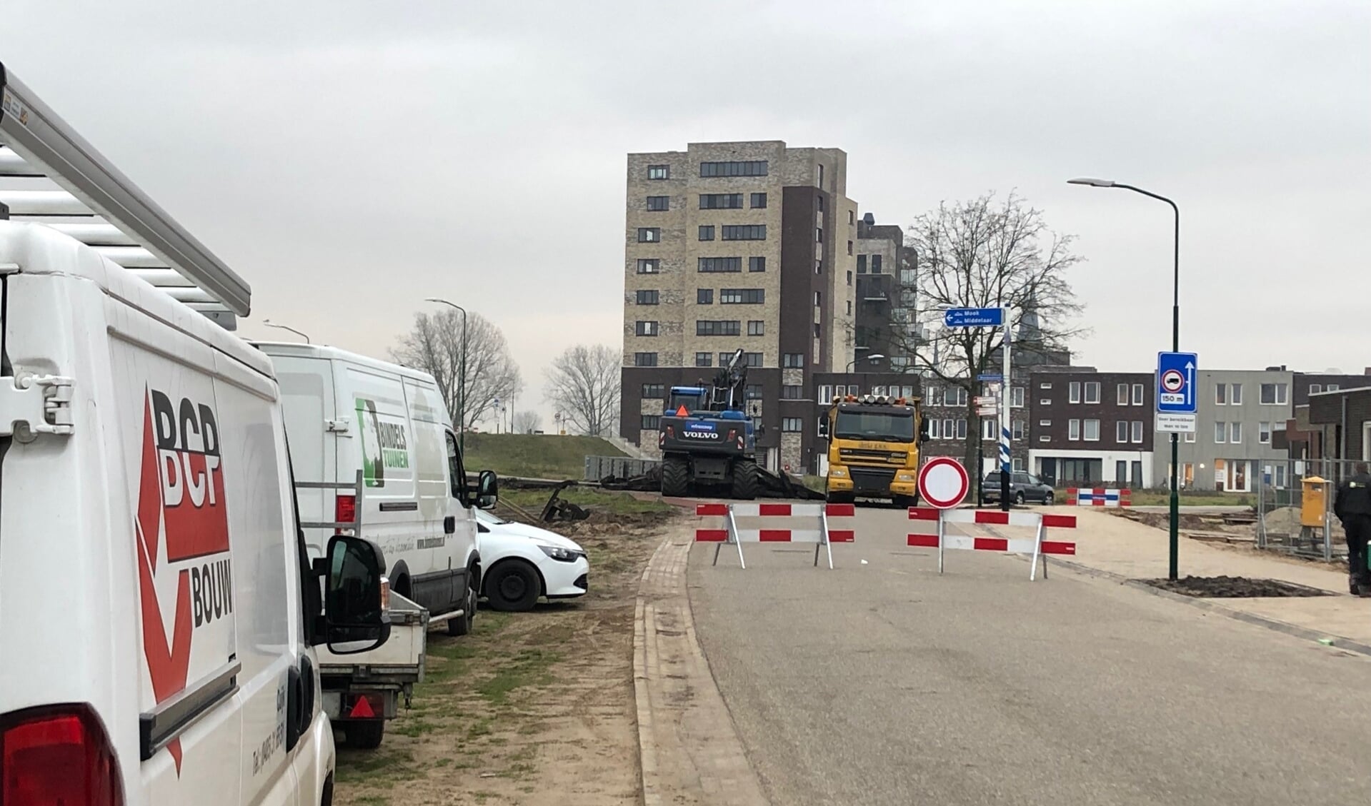 De Maasboulevard in Cuijk is tijdelijk afgesloten. 