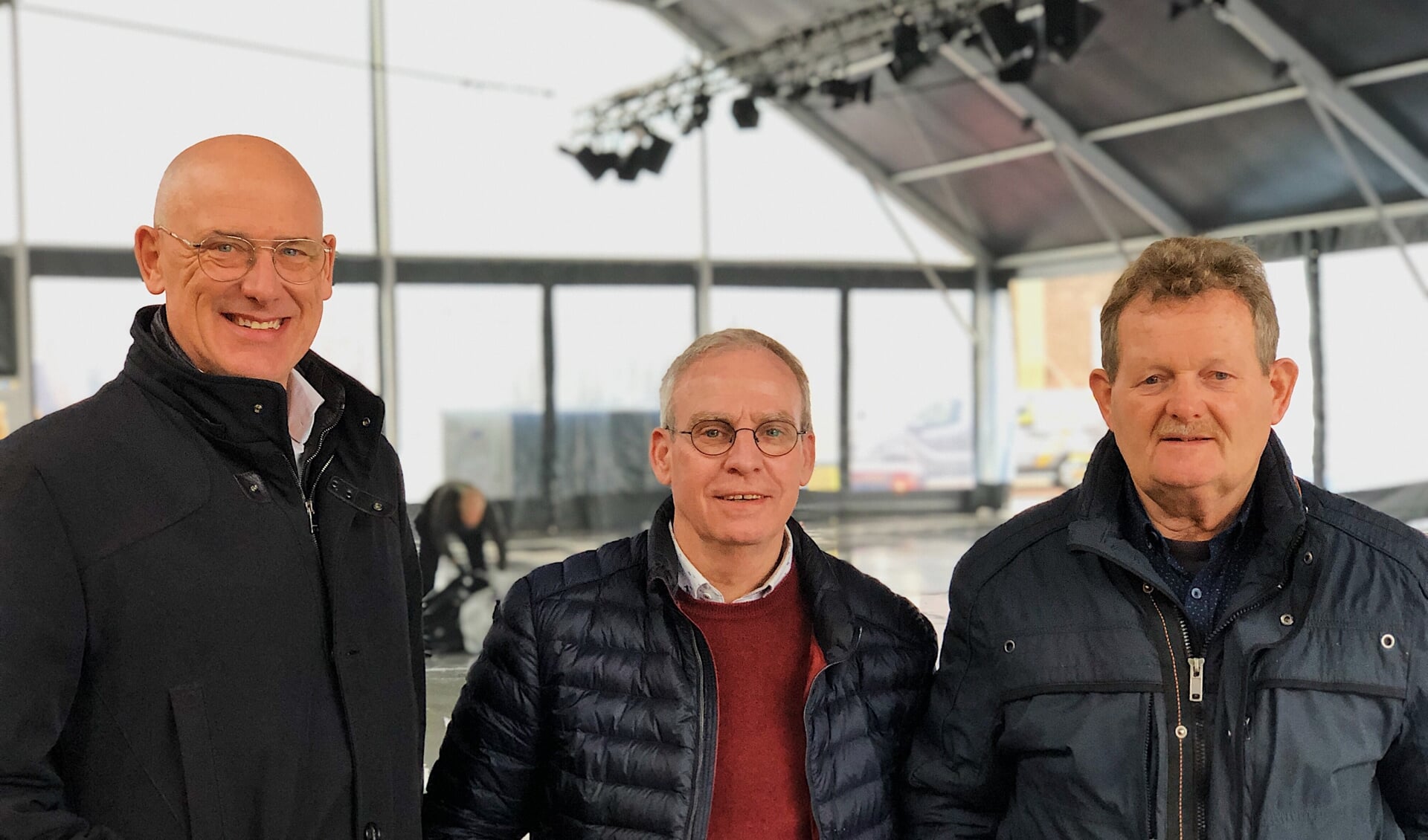 Ton Claassen (Rotary Meierijstad), Rob Wagemakers (ijsmeester) en Bert Vissers (vrijwilliger van Veghel on Ice).