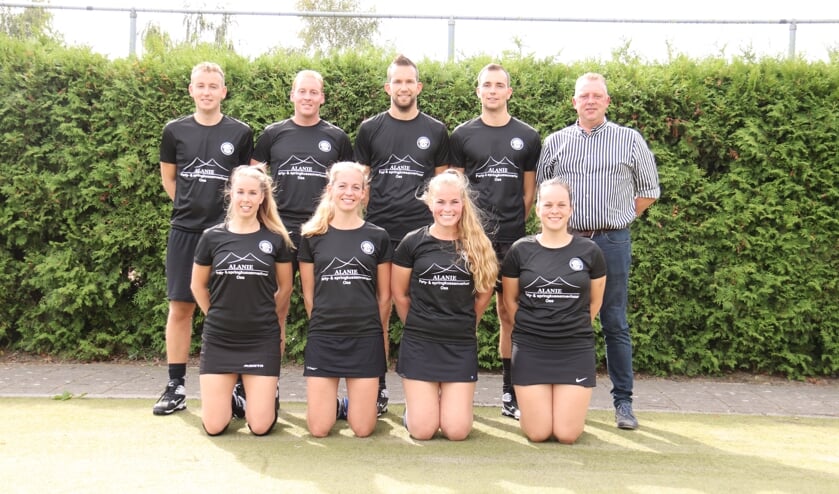 De korfballers van DOT Oss.
