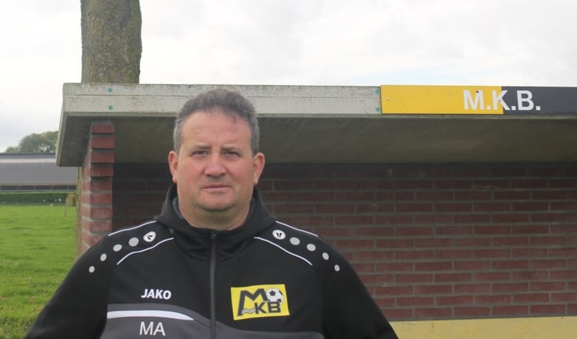 <p>Maurizio Atzeni, trainer van Maaskantse Boys.</p>