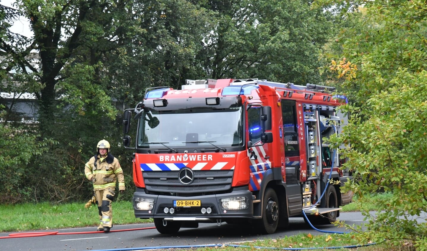Tractor uitgebrand op Ruwaardsingel. (Foto: Thomas)