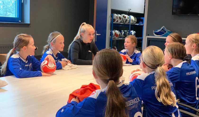 Kika van Es gaf afgelopen zondag een clinic bij Olympia'18 in Boxmeer.