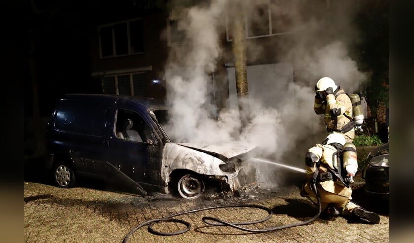 Auto uitgebrand in Grave.
