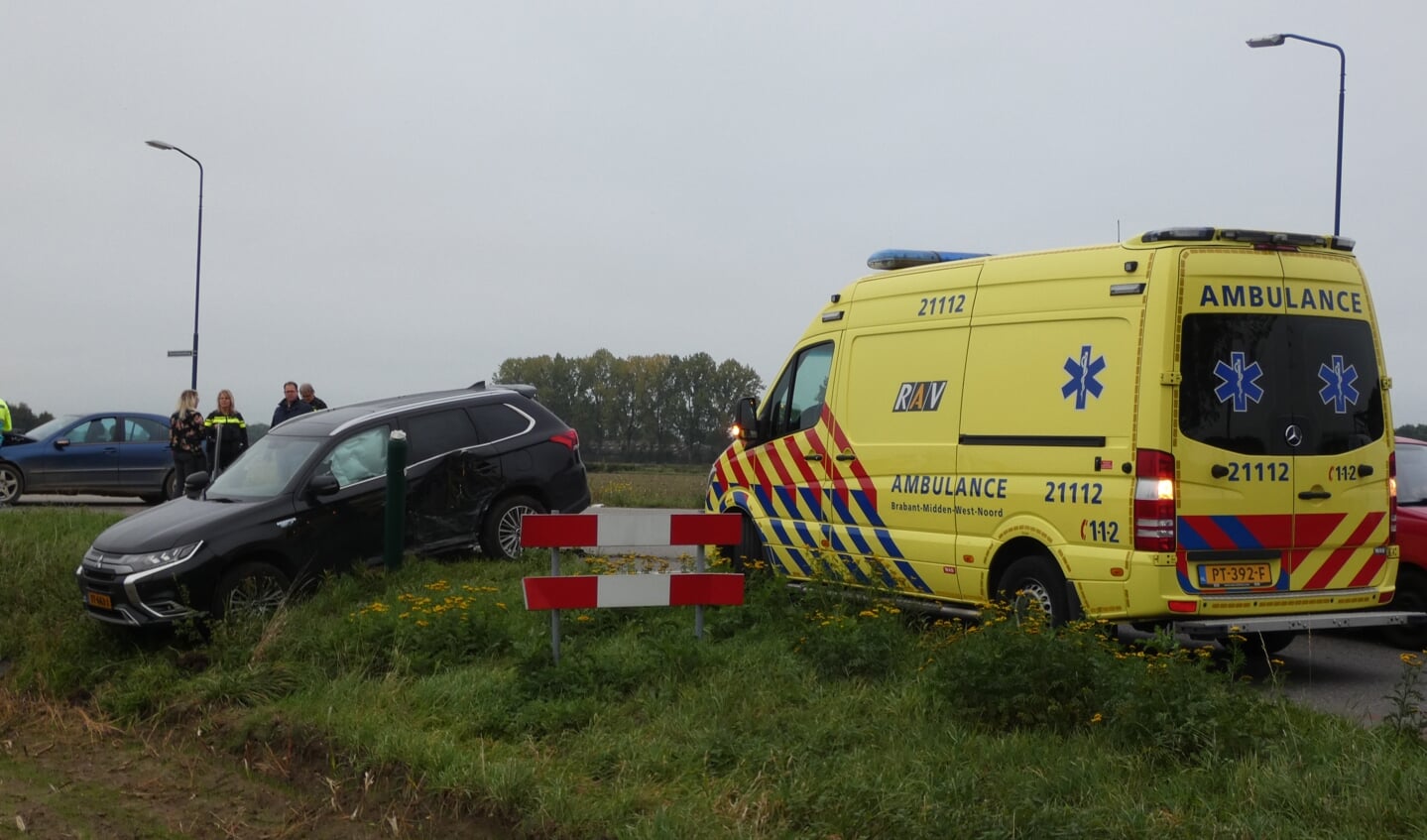 Auto's botsen op beruchte kruising Gewandeweg / Huizenbeemdweg. (Foto: Thomas)