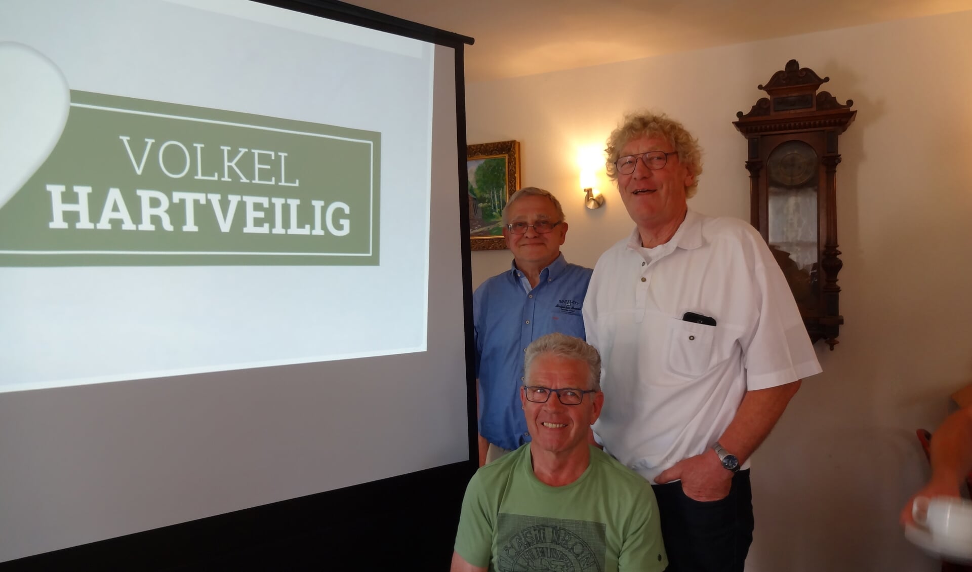 Volkel Hartveilig: bestuursleden Peter Pennings en Martin van Hoeij en initiatiefnemer Jan Coppens. (foto: Ankh van Burk)