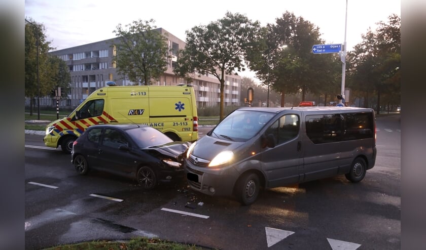 Botsing op de Gewandeweg in Oss. (Foto: Gabor Heeres / Foto Mallo)