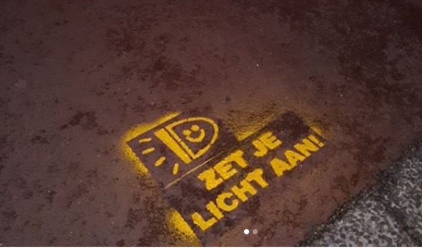'Zet je licht aan!' extra actie in Osse straten. (Foto: Wijkagenten Schadewijk)