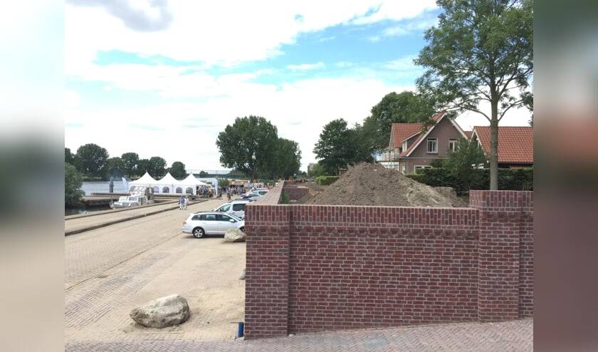 Mook en Middelaar moet bezuinigen.