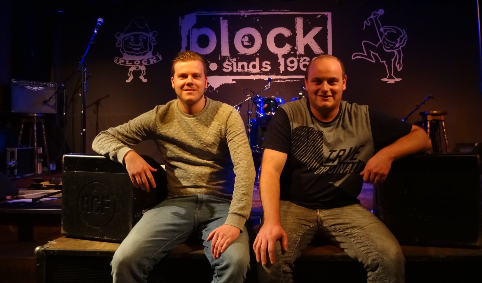 Thomas van Tiel (PR) en Joeri Noijen, voorzitter van Soos Plock (foto: Ankh van Burk)