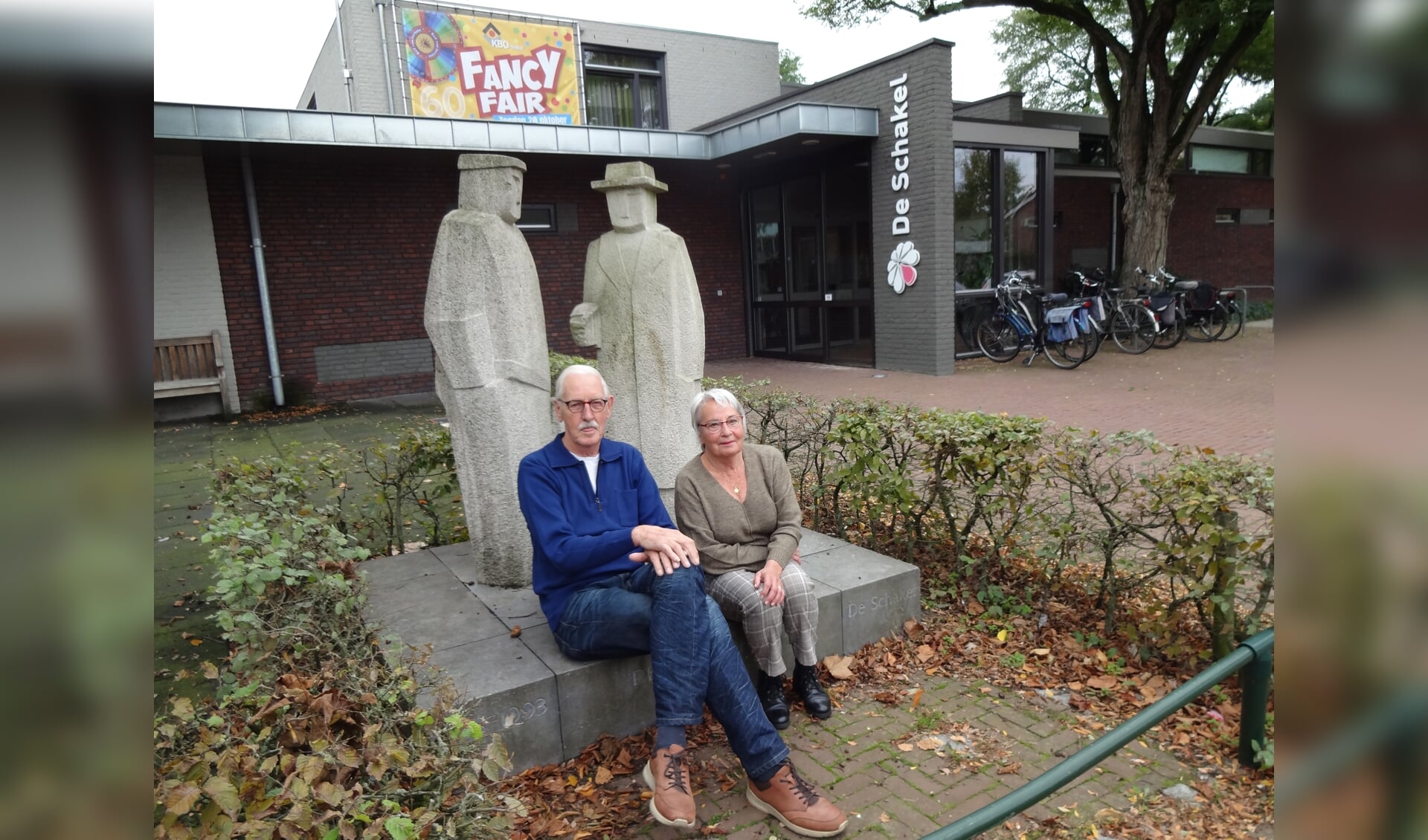 Henk van Erp en Els Peeters voor De Schakel. (foto: Ankh van Burk)