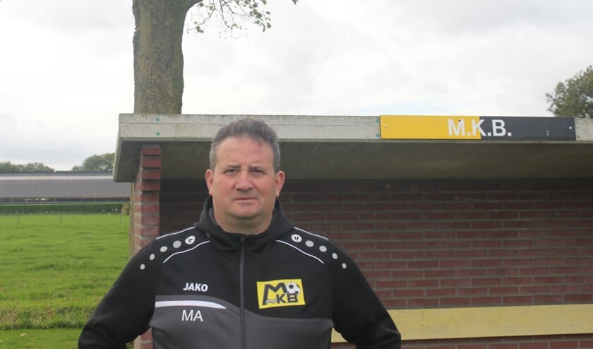 <p>Maurizio Atzeni, trainer van Maaskantse Boys.</p>