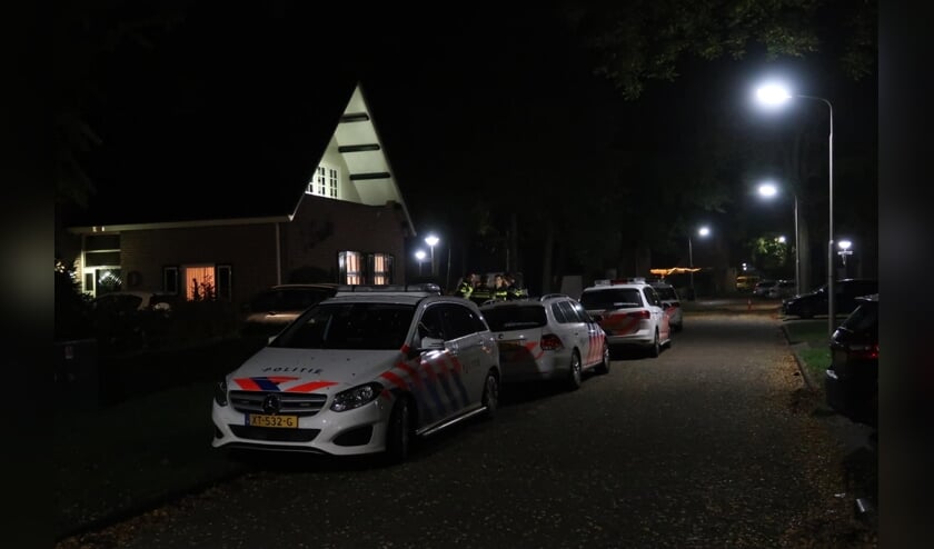 Politie onderzoekt beroving. (Foto: Gabor Heeres / Foto Mallo)