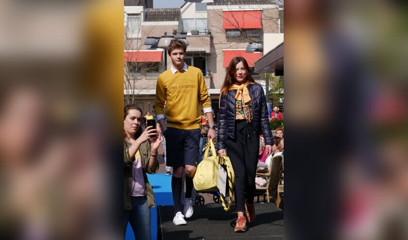 Een aantal ondernemers showen op de catwalk hun nieuwe collectie.