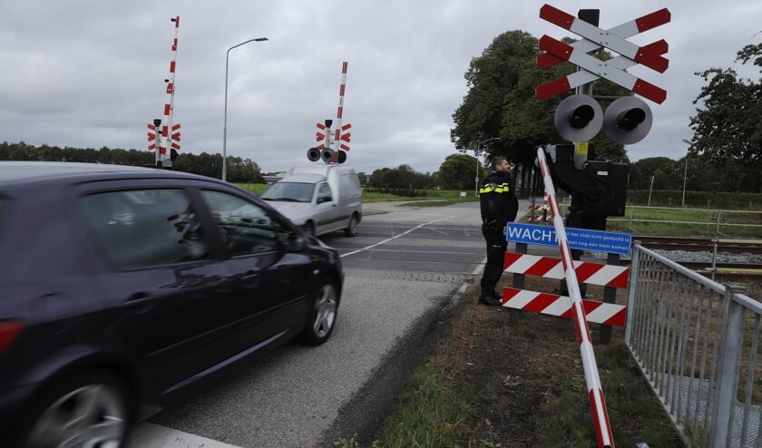 Spoorboom in Vierlingsbeek aan diggelen gereden.