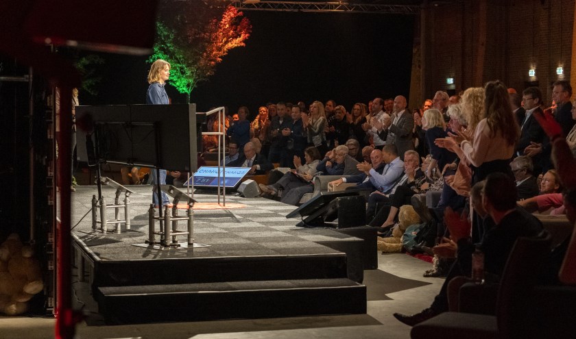 Staande ovatie voor Lotte Klaver.