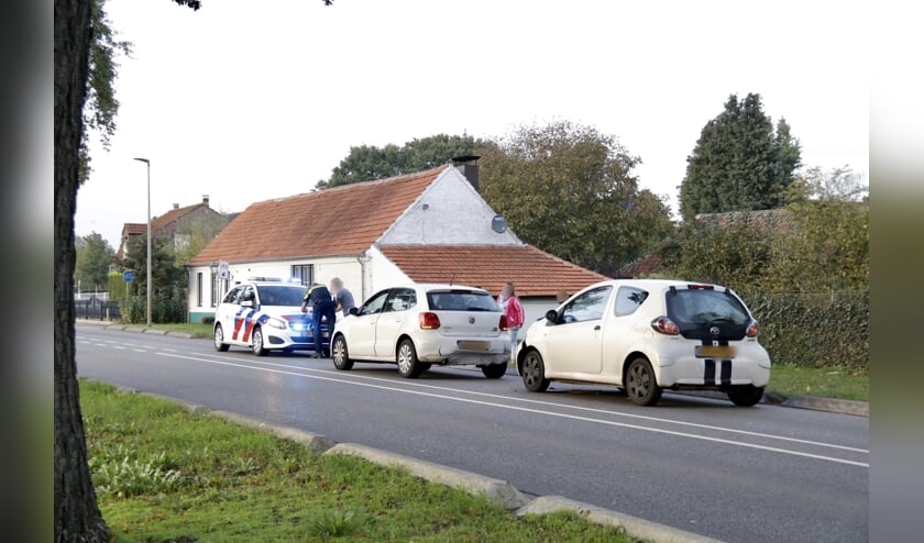 Auto's botsen op elkaar op de N271 bij Nieuw-Bergen.